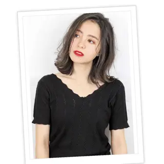 ミディアム カラー 荒木 依莉亜のヘアスタイル