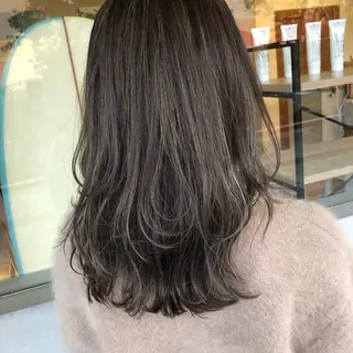 ミディアム カラー 小森 樹奈のヘアスタイル