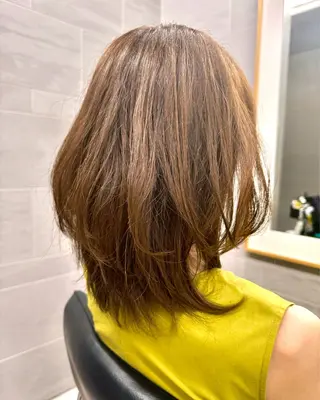 セミロング カラー ferna所属・吉野 正啓のヘアスタイル