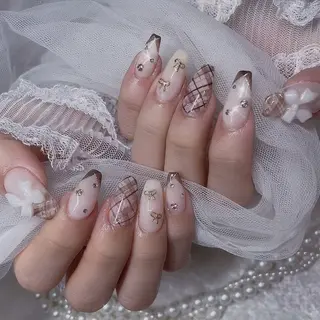 ネイル MINAMI໒꒱ Y2K、韓国ガーリーのネイルデザイン