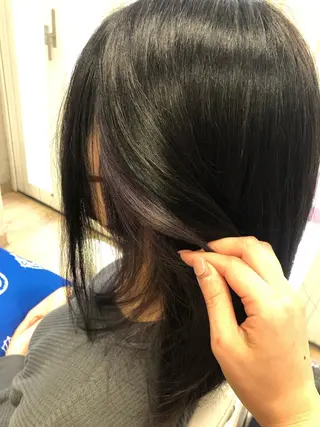 ミディアム カラー 阿部 美咲のヘアスタイル