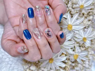 ショート カラー ネイル Lea NAILsalon所属・Le’a NailSalonのネイルデザイン