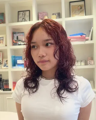 ミディアム パーマ ELLE salon サエのヘアスタイル