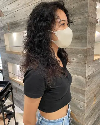 セミロング Loom.所属・村上雅人 ナチュラルモードのヘアスタイル