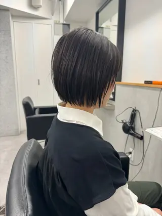 ショート 切りっぱなしボブ レイヤー/縮毛矯正のヘアスタイル