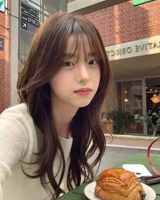 ロング レイヤー透明感カラー AIKAのヘアスタイル