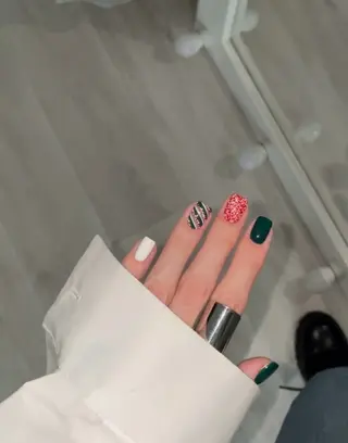 ネイル 高木 維麗絲のネイルデザイン