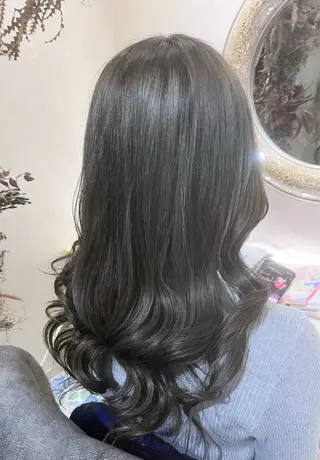 カラー G.O.A.T hair所属・Karen ✂︎GOAThairのヘアスタイル