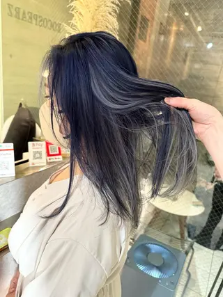 ロング コールネックスザサロン所属・白髪ぼかし×デザイン 🕊️🫧ホウジョウのヘアスタイル