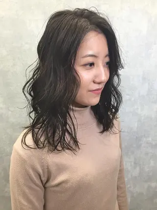 ミディアム カラー 色白に見える暗髪 梅田・増田のヘアスタイル