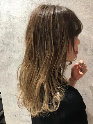 ミディアム カラー パーマ ヘアアレンジ マツエク・マツパ 小田 莉加子のヘアスタイル