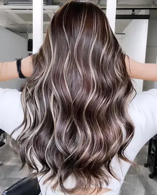 ミディアム REDEAL所属・上村 光希のヘアスタイル