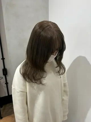 セミロング カラー 𝑴𝒊𝒌𝒖💝 透明感モテカラーのヘアスタイル