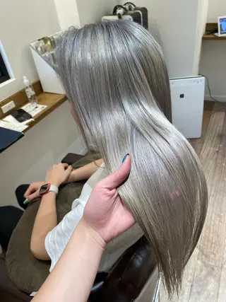カラー 栗林 茉那のヘアスタイル
