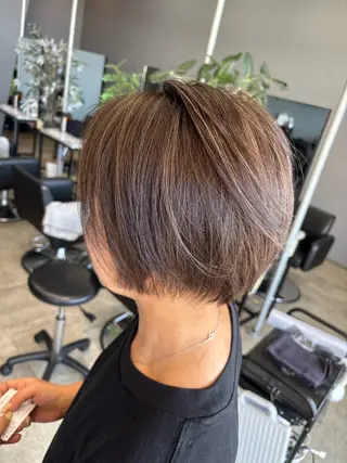 ショート カラー ✂︎GLITTER ✂︎東ヶ崎　湧✂︎のヘアスタイル