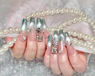 ネイル 🦋 Queenieのネイルデザイン