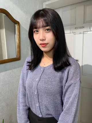 セミロング カラー ナチュラル透明感🌱 小山美樹子のヘアスタイル