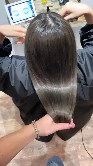 ロング andKおもろまち店 艶ダブルカラー✨のヘアスタイル