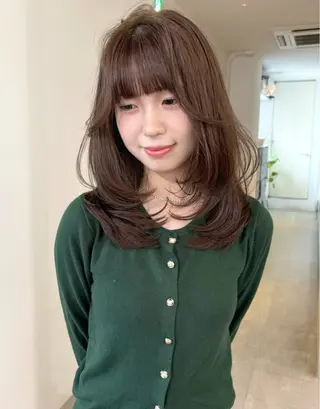 ミディアム カラー mizuki/ピンク ベージュ.レイヤーのヘアスタイル