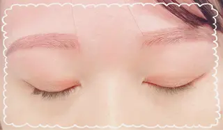 アイブロウ MIU REBESTのネイルデザイン