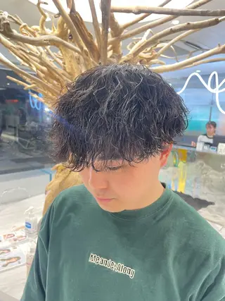 ショート カラー パーマ メンズ カラーモデル⚡️ REONのヘアスタイル