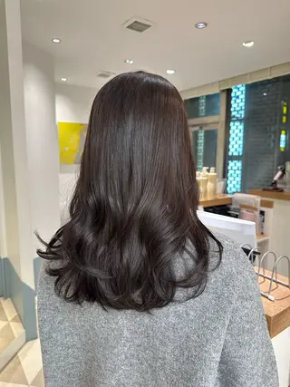 ロング カラー 安丸 結夏のヘアスタイル