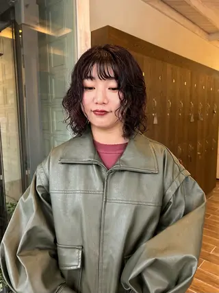 ミディアム パーマ 角田 桃香のヘアスタイル