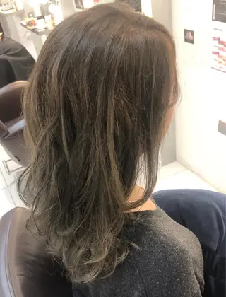 セミロング カラー 品田 真里のヘアスタイル