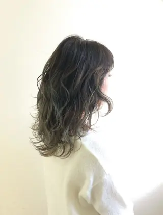 セミロング 松野 奈月のヘアスタイル