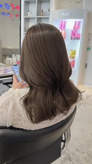 セミロング カラー ☘️ブリーチ/ハイト ーン/レイヤー/のヘアスタイル