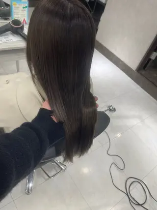 セミロング カラー 穐山 翔のヘアスタイル