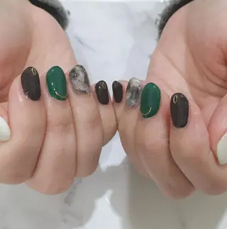 ネイル ネイル＆フラワーサロン〜Ri✦hiro〜鳥栖店所属・HIRATA RIEのネイルデザイン