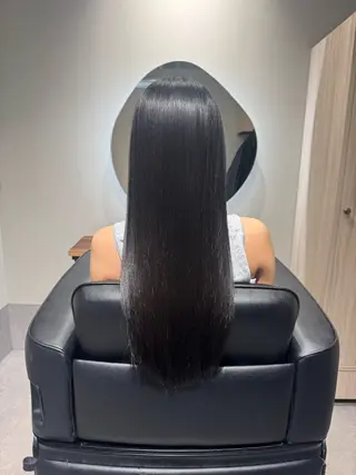 ロング NAVY 橋本心 縮毛矯正のヘアスタイル