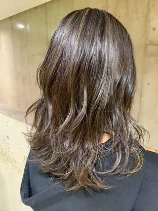 ミディアム カラー 顔周り/暗髪カラー /アベ マホのヘアスタイル