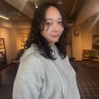 ミディアム カラー パーマ 繭所属・こはる／ハードパーマ /癖毛風パーマ🧃のヘアスタイル