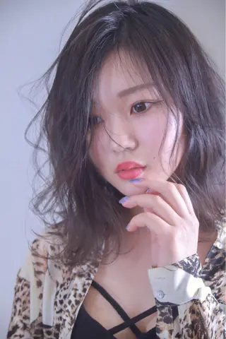 ミディアム カラー 伊藤 裕貴のヘアスタイル