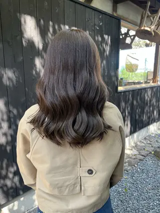 カラー 林 萌々のヘアスタイル