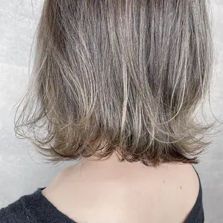ミディアム カラー _WHITE 天王寺のヘアスタイル