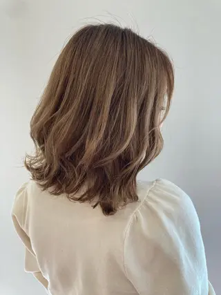 ミディアム カラー 水島 悠香子のヘアスタイル