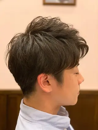 ミディアム HIRO銀座　バーバーショップ丸の内所属・ヒロ銀座 林のヘアスタイル