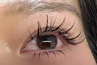 マツエク・マツパ FLY NAIL&Eyelash Salon 梅田店所属・YUKI FUKUMARUのマツエク・マツパデザイン