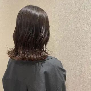 ミディアム KNOWHOW京都所属・トレンド/顔まわり/ レイヤー/グレージュのヘアスタイル