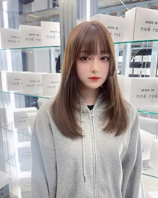 セミロング カラー 大場 菜月のヘアスタイル