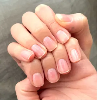 ネイル 自爪とネイルケア専門サロン　プリナチュール所属・吉岡 泉のネイルデザイン