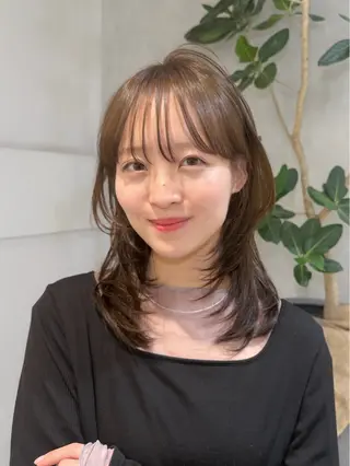ミディアム SAKI 新宿のヘアスタイル