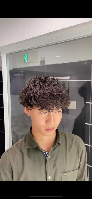 ミディアム パーマ ヘアアレンジ メンズ 艶カラー の達人のヘアスタイル