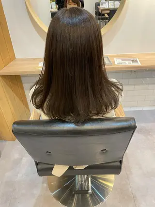 ミディアム カラー akane .のヘアスタイル