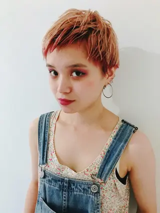 ショート pole/apartment所属・💓パーマ，💗 レイヤーカットのヘアスタイル