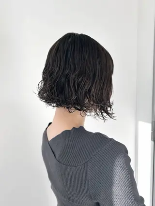 ミディアム カラー パーマ ENIF ツキのヘアスタイル