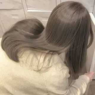 カラー ユイ☆ハイトーン ☆ブリーチデザインのヘアスタイル